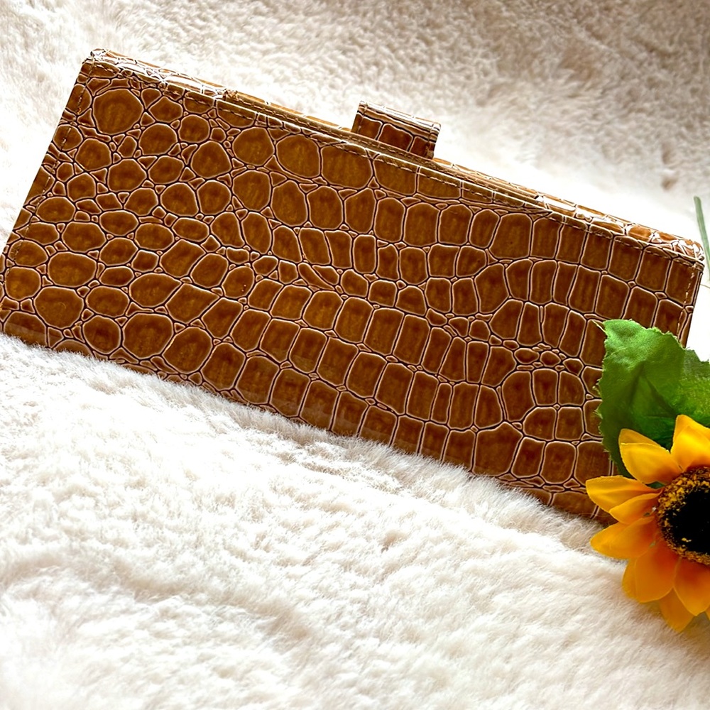 Croc Print Wallet - Picture 4 of 14